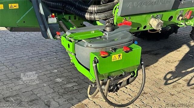 Pulvérisateur agricole Amazone UX5201 Super 27m