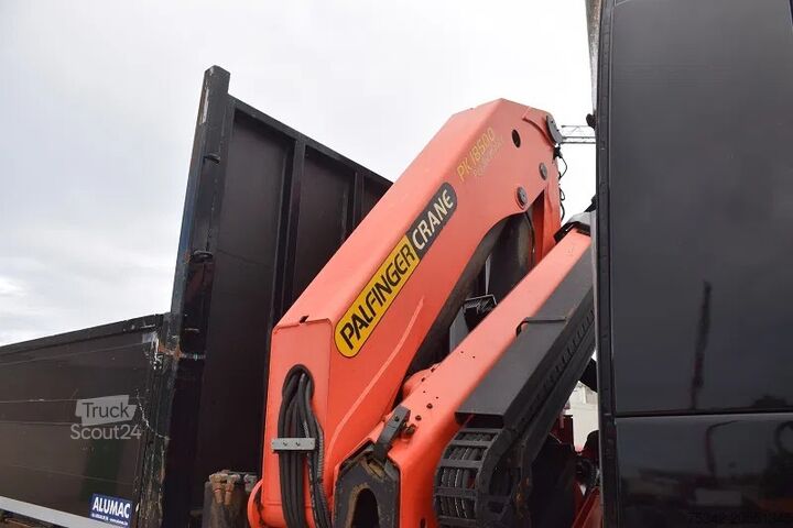 Camion-grue Volvo FM 330