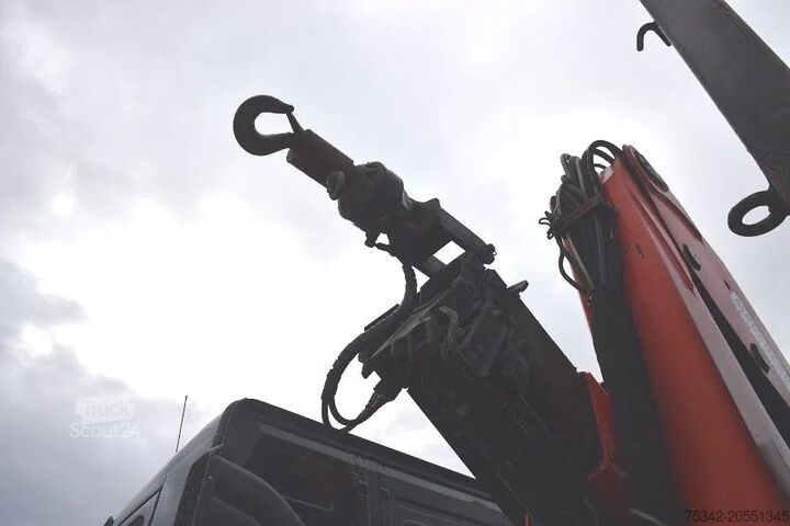 Ciężarówka z dźwigiem Volvo FM 330