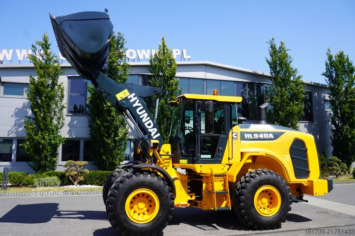 Шарнірно-зчленований навантажувач Hyundai HL940A articulated loader / year 2021 /