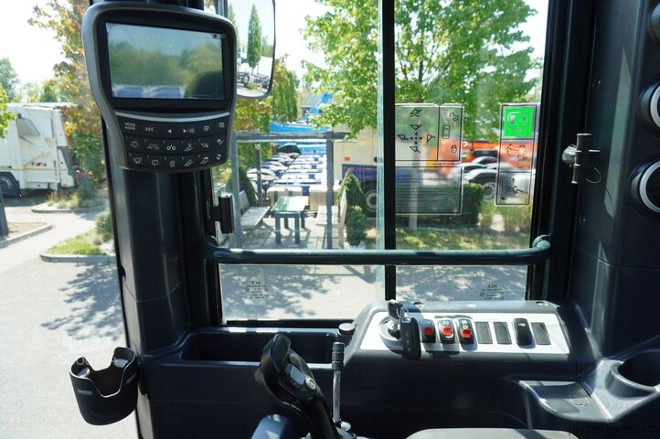 Шарнірно-зчленований навантажувач Hyundai HL940A articulated loader / year 2021 /