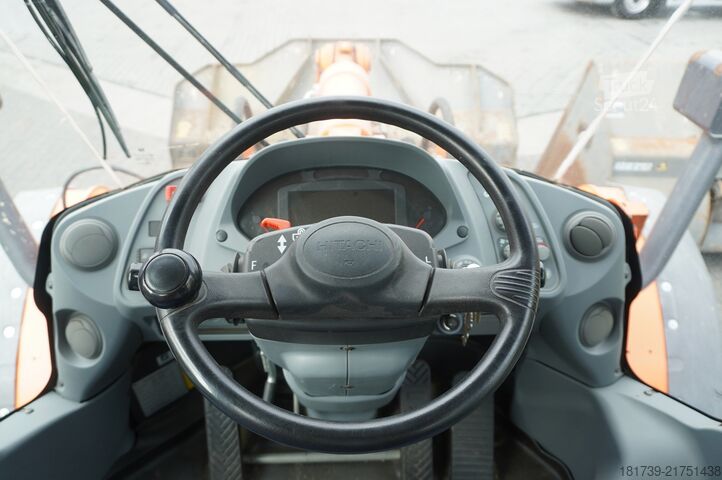 Шарнірно-зчленований навантажувач Hitachi ZW220 articulated loader / 2 buckets