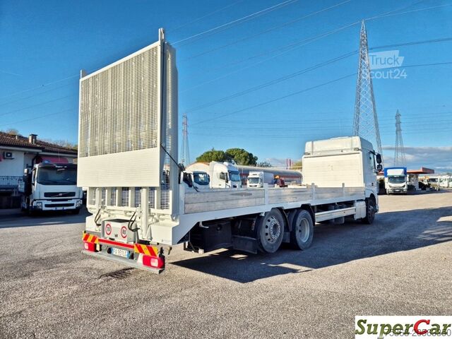 Autocarro con pianale scarrabile e rampa DAF DAF XF 106 440