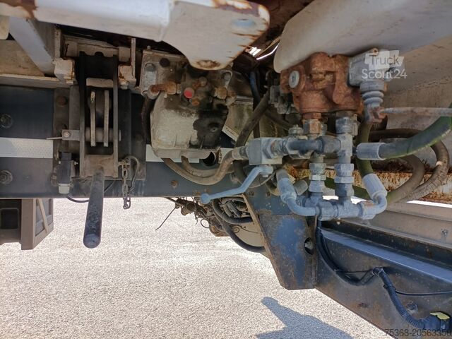 Autocarro con pianale scarrabile e rampa DAF DAF XF 106 440