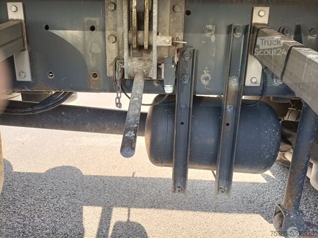 Autocarro con pianale scarrabile e rampa DAF DAF XF 106 440