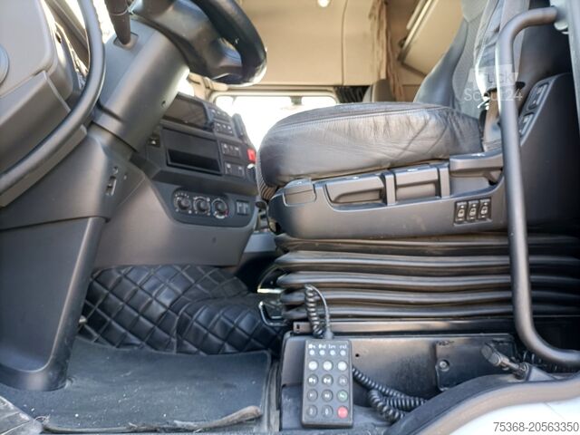 Autocarro con pianale scarrabile e rampa DAF DAF XF 106 440