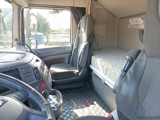 Autocarro con pianale scarrabile e rampa DAF DAF XF 106 440