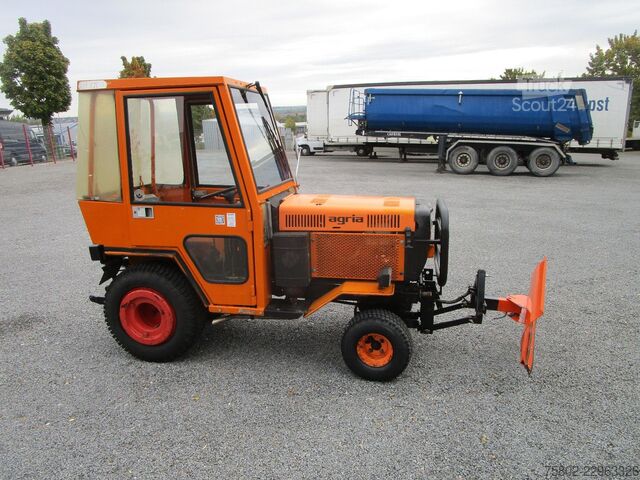 Traktor Agria 5900 mit Schneepflug+Kabine*