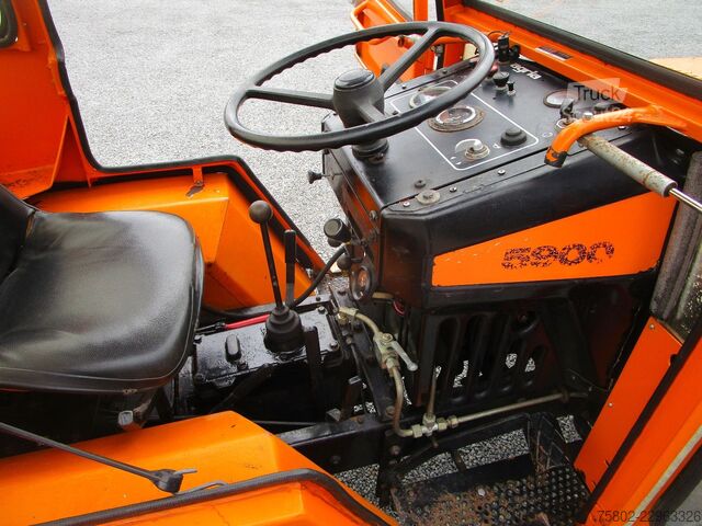 Traktor Agria 5900 mit Schneepflug+Kabine*