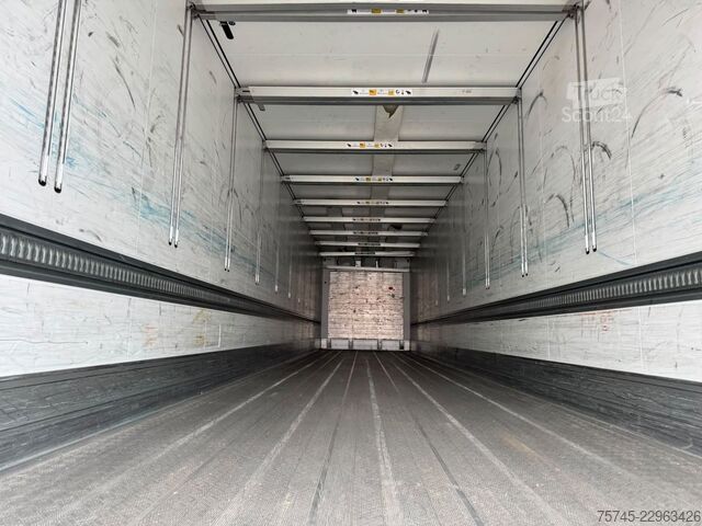Kylmäkuljetuspuoliperävaunu SCHMITZ CARGOBULL SCB*S3T * DOPPELSTOCK * LIFTACHSE * 2,50 M BREIT