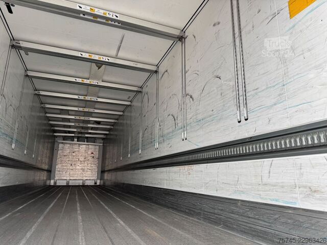 Kylmäkuljetuspuoliperävaunu SCHMITZ CARGOBULL SCB*S3T * DOPPELSTOCK * LIFTACHSE * 2,50 M BREIT