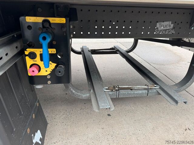 Kylmäkuljetuspuoliperävaunu SCHMITZ CARGOBULL SCB*S3T * DOPPELSTOCK * LIFTACHSE * 2,50 M BREIT