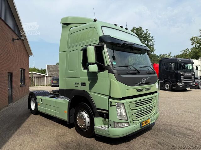Standard-SZM Volvo FM 370 Globetrotter XL Xenon Side skirts NL Truck