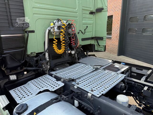 Standard-SZM Volvo FM 370 Globetrotter XL Xenon Side skirts NL Truck