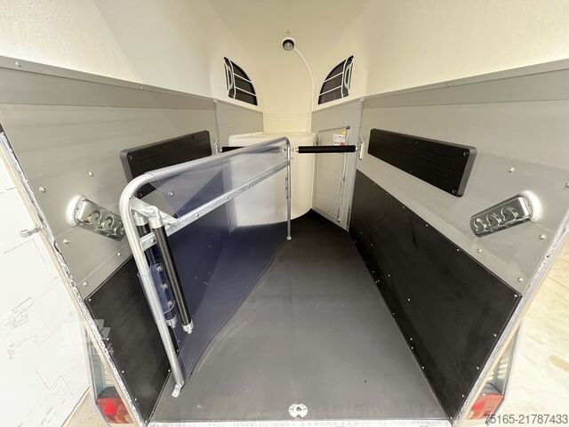 Paardentransportaanhanger Böckmann Champion R Sonderhöhe Pferdeanhänger