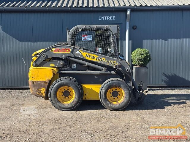 Nakladač New Holland L220 schranklader - 4x4 - brandschade, motor ok...