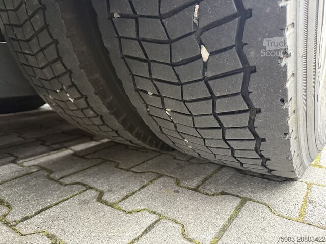 Štandardný ťahač Mercedes-Benz Actros 2542 6X2 Kran Fassi F335 bis 22.5 Meter