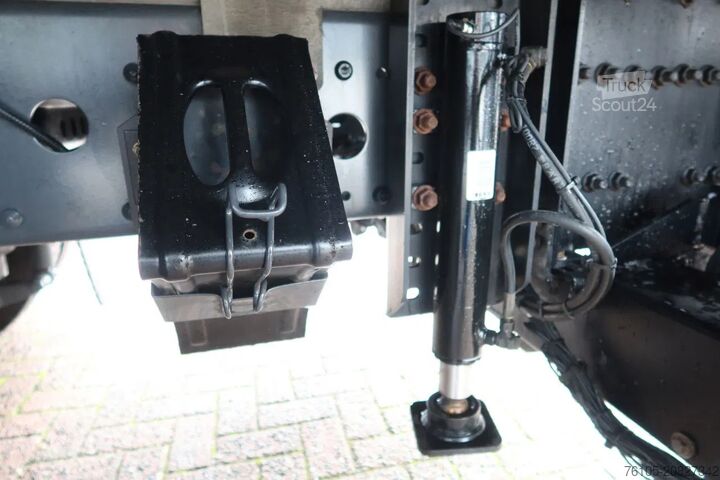 Maleta Mercedes-Benz Atego 1223 1223 L Bak + Klep Bar 3000 KG