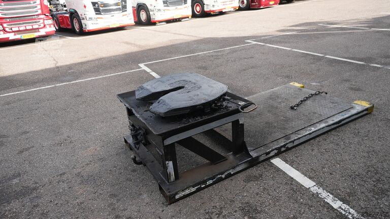 JOST platforma ar seglu sakabi JOST plaform with fifth wheel