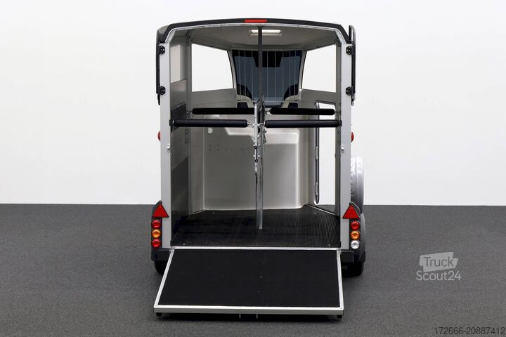 Ló-szállító utánfutó Ifor Williams HBX 511|SCHWARZ +SATTELKAMMER