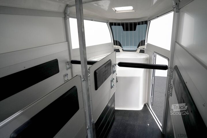 Ló-szállító utánfutó Ifor Williams HBX 511|SCHWARZ +SATTELKAMMER