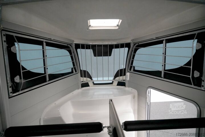 Ló-szállító utánfutó Ifor Williams HBX 511|SCHWARZ +SATTELKAMMER