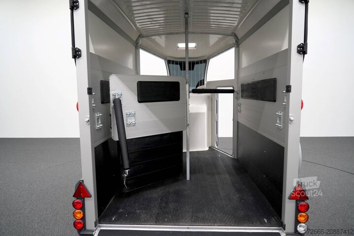 Ló-szállító utánfutó Ifor Williams HBX 511|SCHWARZ +SATTELKAMMER