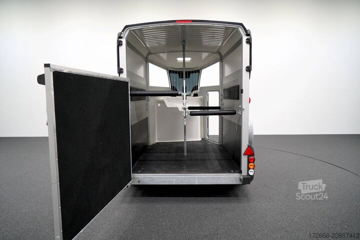 Ló-szállító utánfutó Ifor Williams HBX 511|SCHWARZ +SATTELKAMMER
