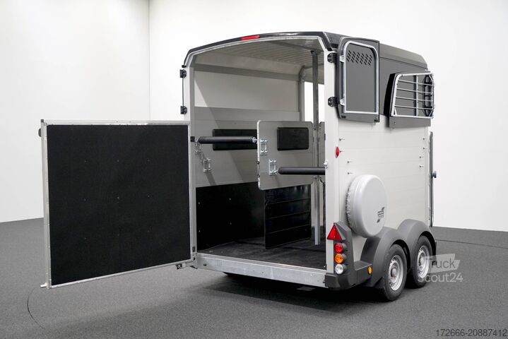 Ló-szállító utánfutó Ifor Williams HBX 511|SCHWARZ +SATTELKAMMER