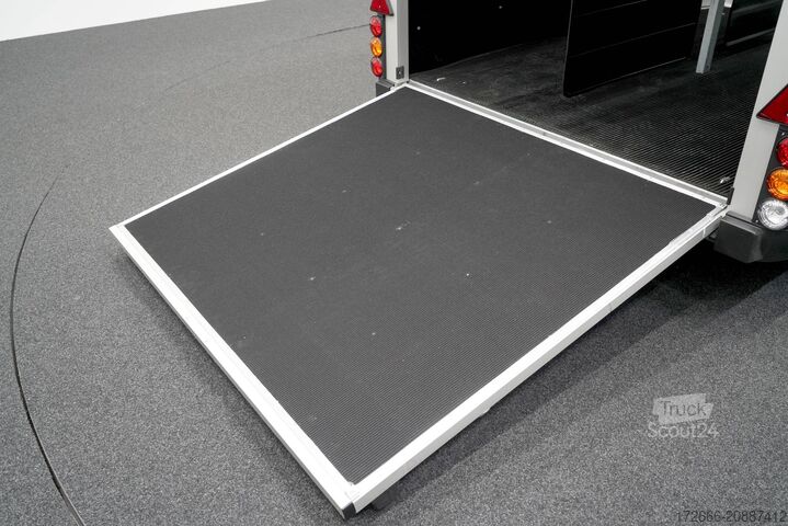 Ló-szállító utánfutó Ifor Williams HBX 511|SCHWARZ +SATTELKAMMER