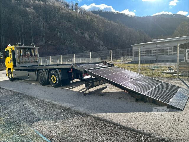 Prevoznik gradbenih strojev MAN TGA 26.410