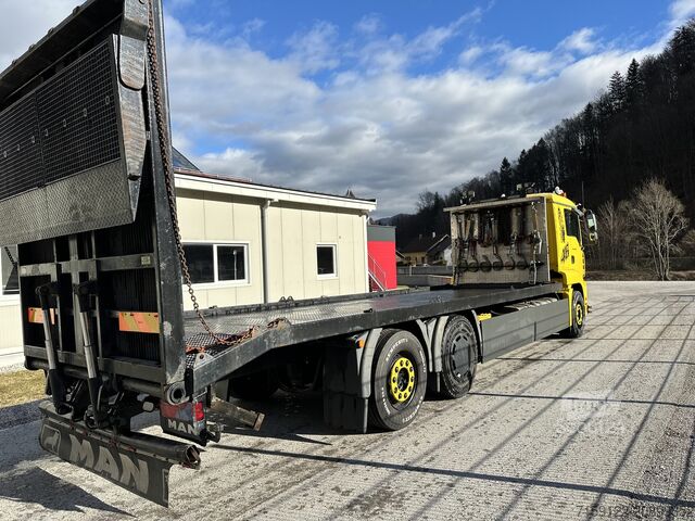 Prevoznik gradbenih strojev MAN TGA 26.410