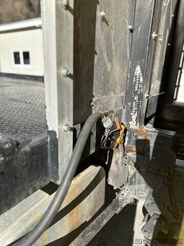 Prevoznik gradbenih strojev MAN TGA 26.410