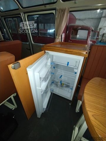 Miniautocarro MERCEDES-BENZ Vorgänger Sprinter O 319 Samba mit Faltdach AC