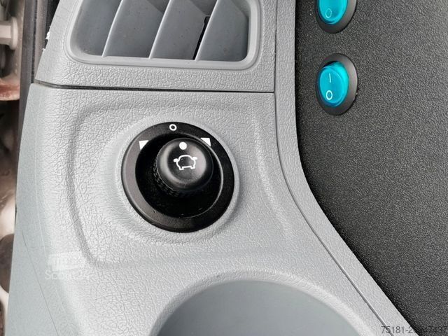 Furgone isotermico frigorifero FORD Transit 2.2TDCI/114KW KÜHLKOFFER 9PAL/ ZWILLING