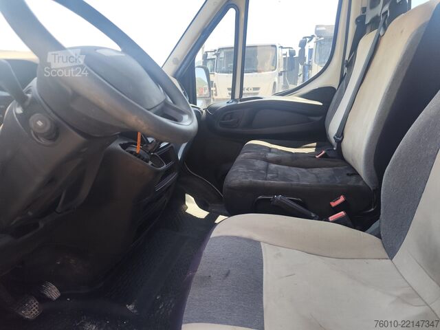 شاحنة فان مزودة برافعة Iveco Daily 35-120