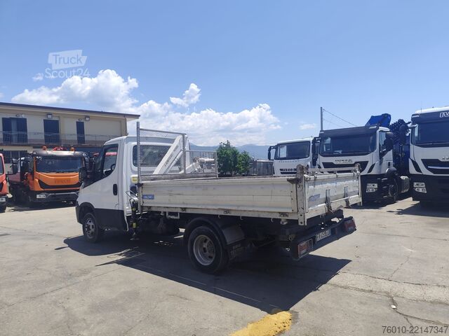 شاحنة فان مزودة برافعة Iveco Daily 35-120