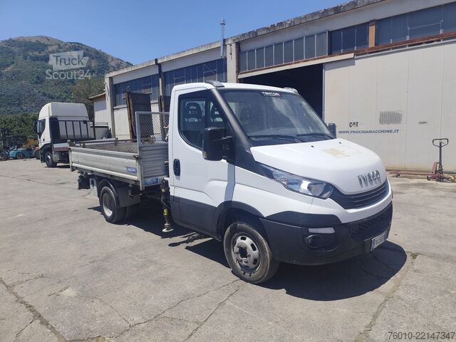 شاحنة فان مزودة برافعة Iveco Daily 35-120