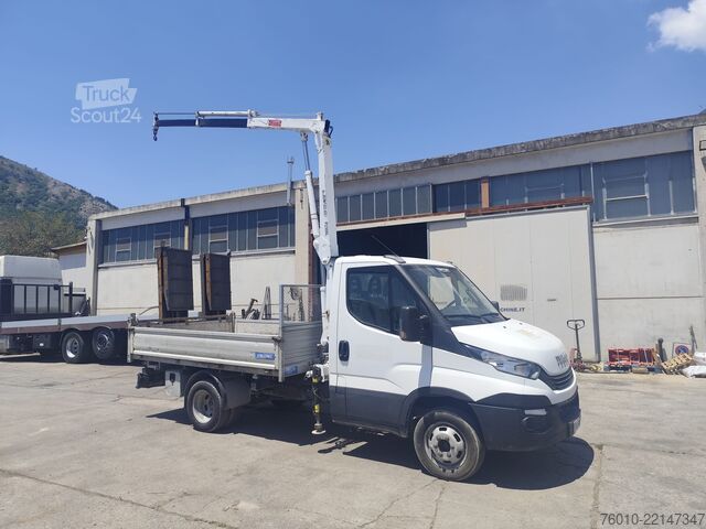 شاحنة فان مزودة برافعة Iveco Daily 35-120