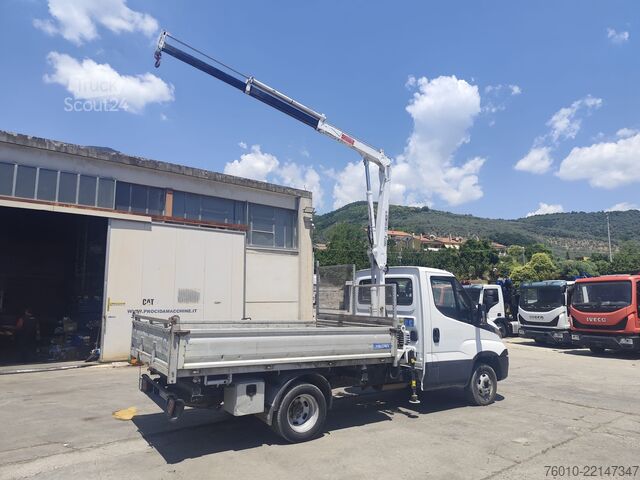 شاحنة فان مزودة برافعة Iveco Daily 35-120