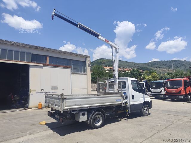 شاحنة فان مزودة برافعة Iveco Daily 35-120