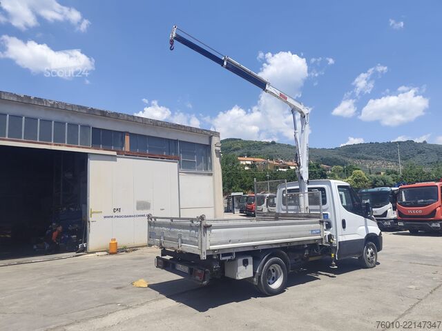 شاحنة فان مزودة برافعة Iveco Daily 35-120