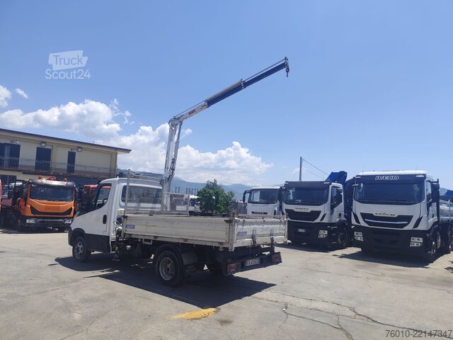 شاحنة فان مزودة برافعة Iveco Daily 35-120