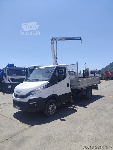 شاحنة فان مزودة برافعة Iveco Daily 35-120