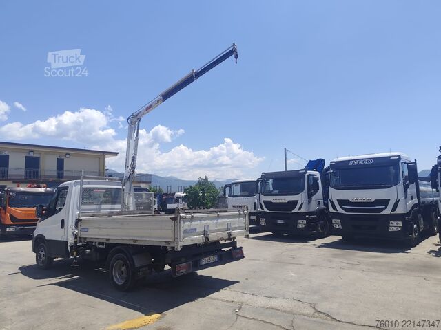 شاحنة فان مزودة برافعة Iveco Daily 35-120