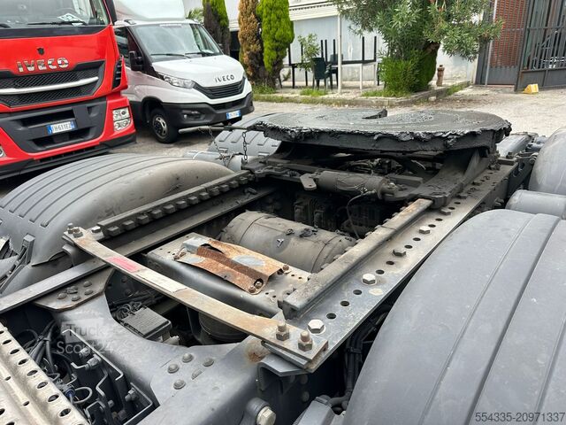 Standardni vlačilec SCANIA R 520 6x2 con ralla variabile