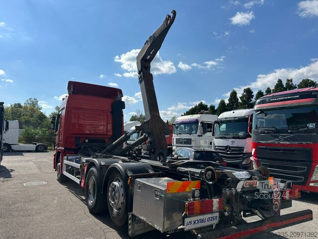 Kamion z zamenljivo nadgradnjo Mercedes-Benz Actros 2545 Scarrabile