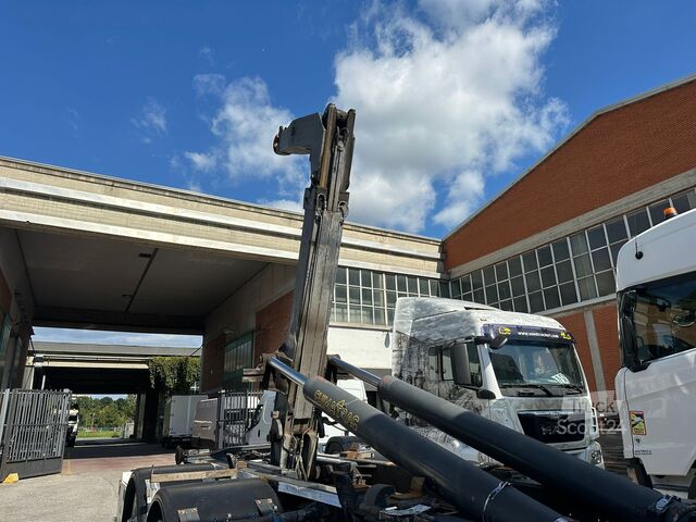 Kamion z zamenljivo nadgradnjo Mercedes-Benz Actros 2545 Scarrabile