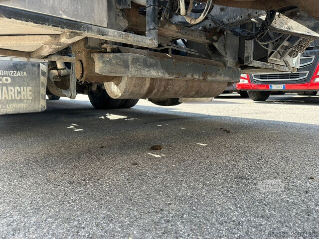 Kamion z zamenljivo nadgradnjo Mercedes-Benz Actros 2545 Scarrabile