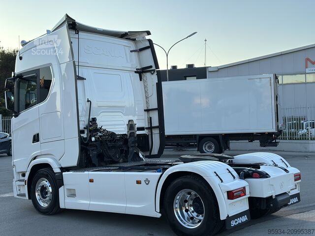 Tracteur routier standard SCANIA 590S V8